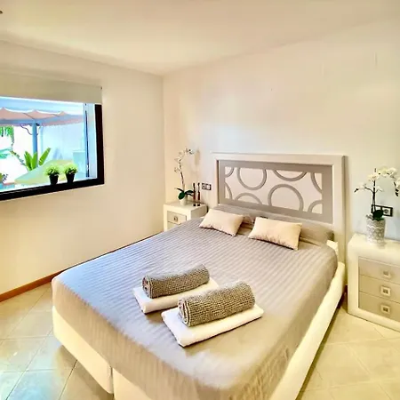 Deluxe - Oceanfront, Heated Pool Apartment Costa Adeje (Tenerife)