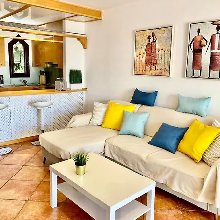 Deluxe - Oceanfront, Heated Pool Apartment