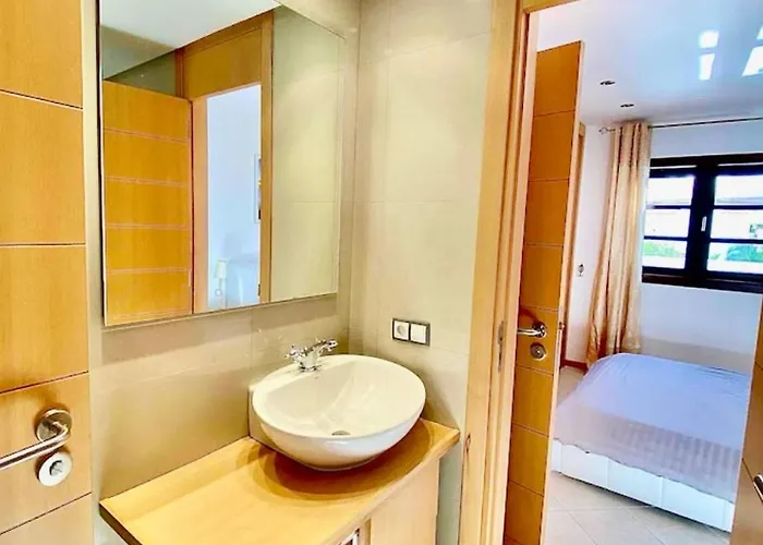 Deluxe - Oceanfront, Heated Pool 公寓