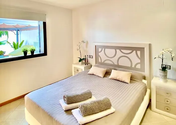 Deluxe - Oceanfront, Heated Pool 公寓 阿德耶