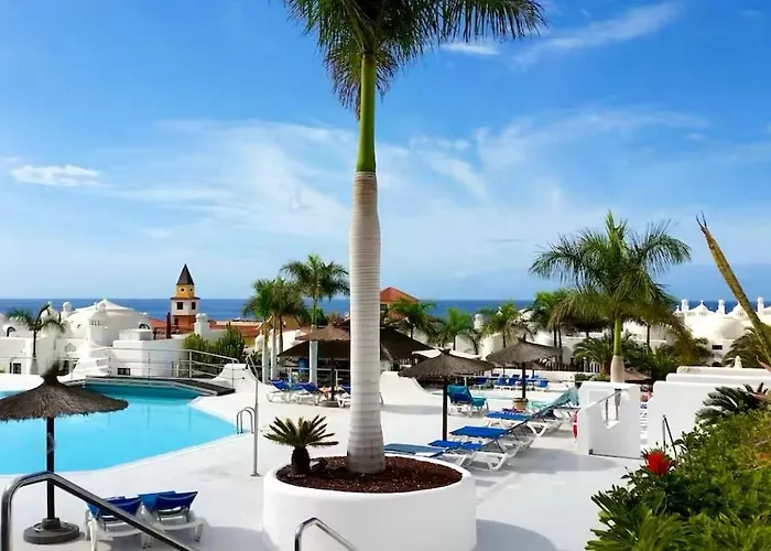 Deluxe - Oceanfront, Heated Pool 公寓 阿德耶